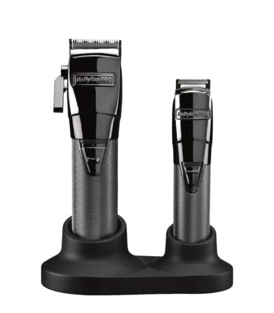 Το απόλυτο επαγγελματικό grooming set Babyliss Pro FX8705, με την κουρευτική μηχανή Babyliss Pro FX8700, το trimmer Babyliss Pro FX7880, μαζί με διπλή βάση για τις μηχανές και κοπτικά εξαρτήματα!