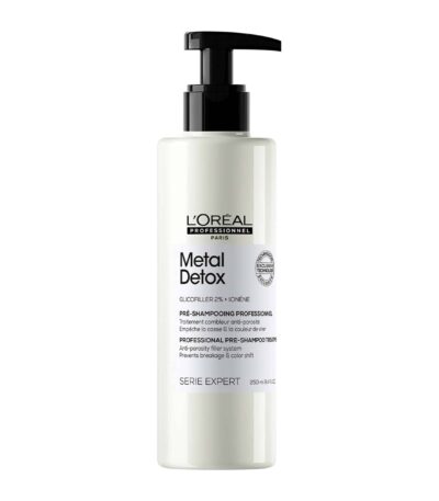 L'Oreal Professionel Metal Detox Pre-Shampoo 250ml Pre-Shampoo Κατά Των Μεταλλικών Στοιχείων Ξαναγεμίζει 1 εκατομμύριο μικρορωγμές στα μαλλιά, σε 1 λεπτό. 72ώρες ενυδάτωση & λείανση². ¹Εργαστηριακό τεστ μετά από 10 εφαρμογές του Metal Detox Pre-Shampoo πριν από το Σαμπουάν + Μάσκα + Έλαιο. ² Εργαστηριακά τεστ.