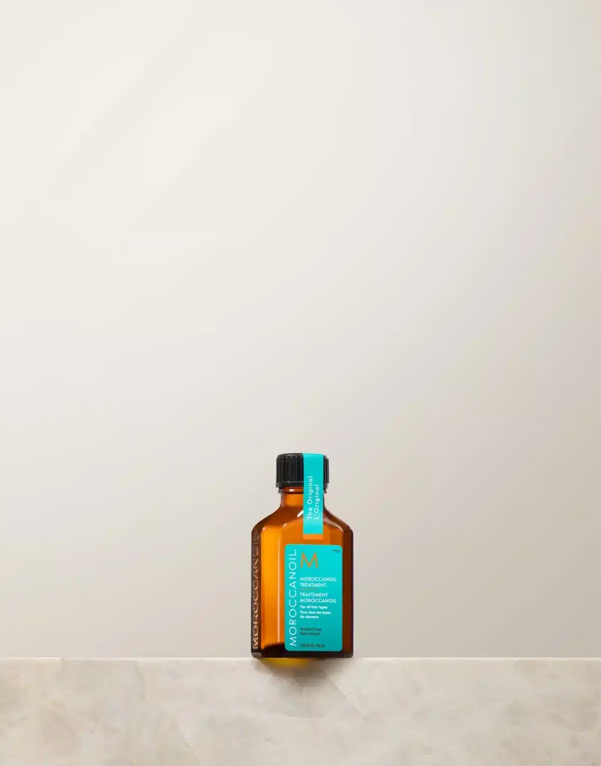 Moroccanoil Treatment 25ml Έλαιο μαλλιών με πολλαπλή χρήση, πλούσιο σε έλαιο Argan. Ξεμπερδεύει τα μαλλιά, εμποδίζει το φριζάρισμα, χαρίζει απαλότητα και ενισχύει τη λάμψη έως και 118%. Ψηφίστηκε το #1 Έλαιο περιποίησης μαλλιών στις ΗΠΑ.* Για όλους τους τύπους μαλλιών