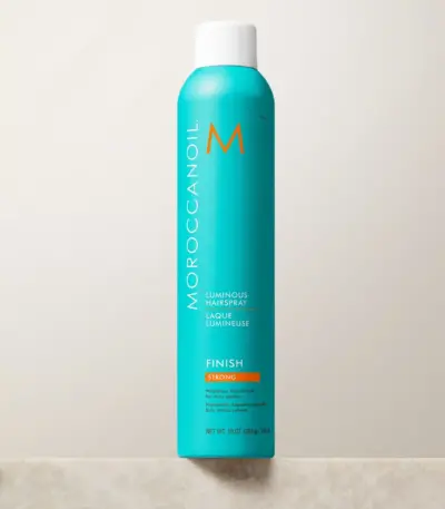 Moroccanoil Luminous Hairspray Strong 330ml Για όλους τους τύπους μαλλιών. Εύκαμπτη λακ μαλλιών με ισχυρό κράτημα που ενισχύει τη λάμψη, καταπολεμά το φριζάρισμα και δεν αφήνει υπολείμματα. Ιδανική για ψηλά styling.